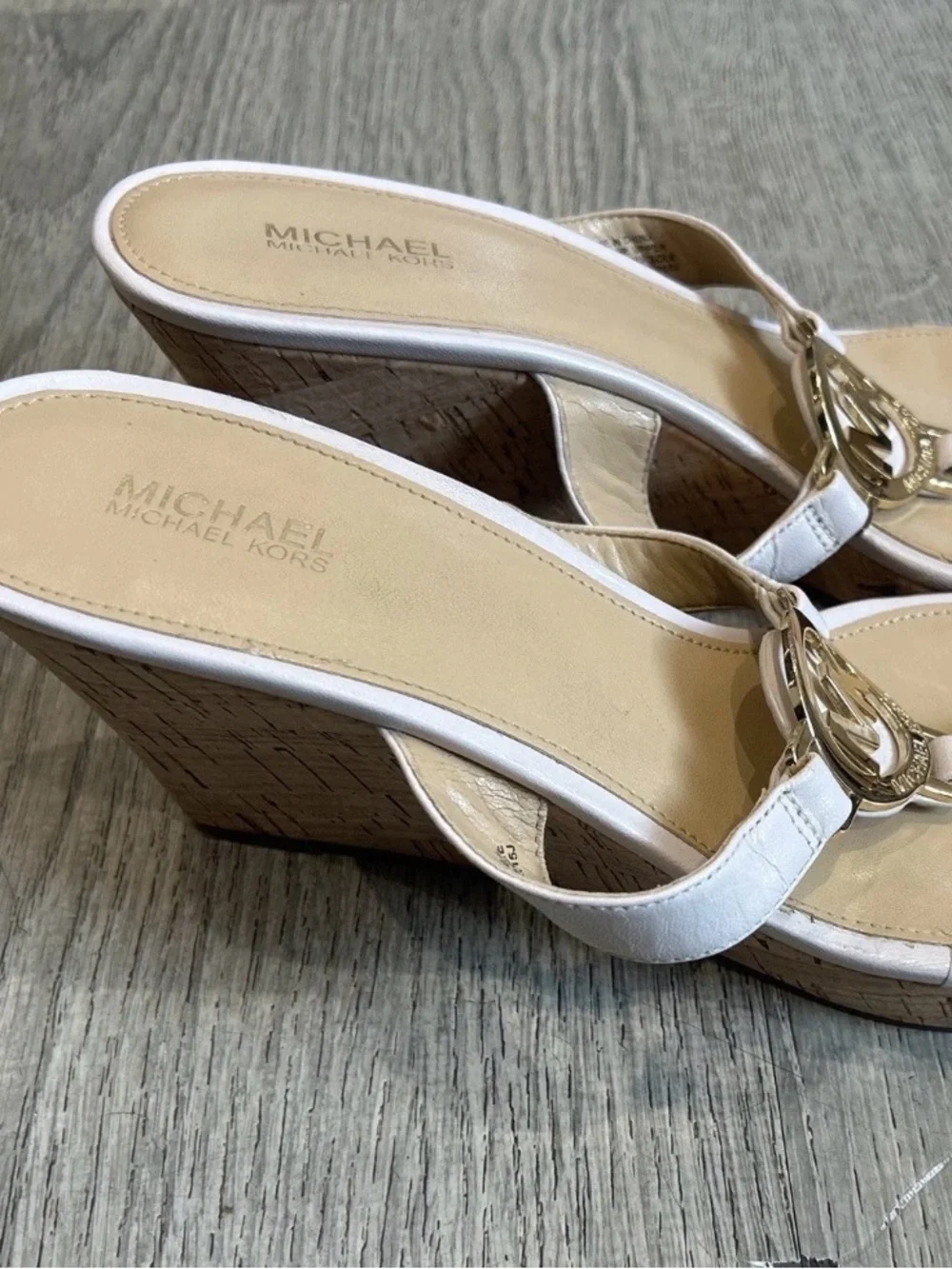 Michael Michael Kors Sandals Sz 8 Ivory Leather Thong Gold Logo Cork Wedge